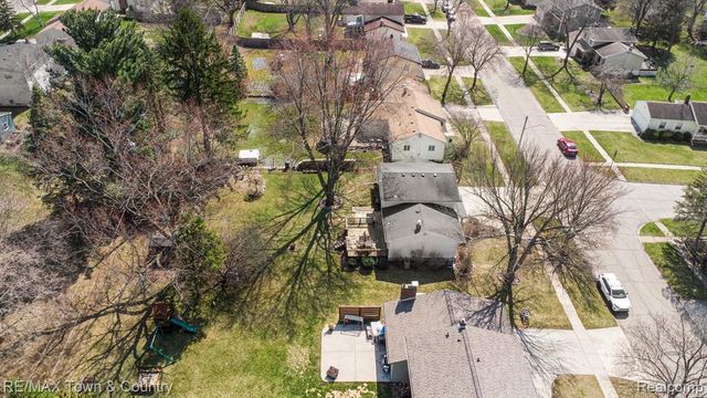 527 Spring Lane, Flushing, MI 48433