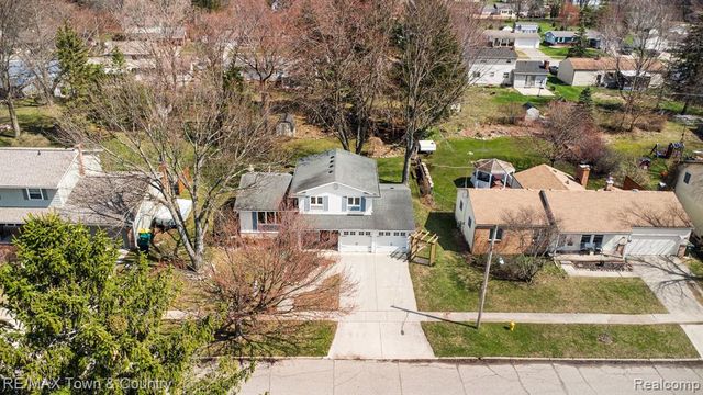 527 Spring Lane, Flushing, MI 48433