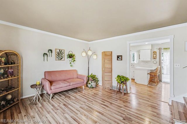 527 Spring Lane, Flushing, MI 48433