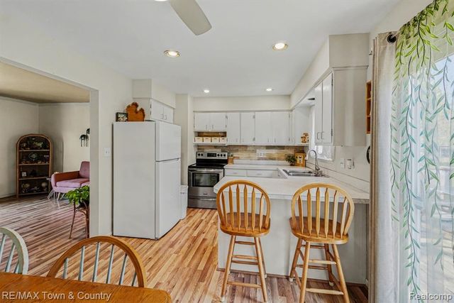 527 Spring Lane, Flushing, MI 48433