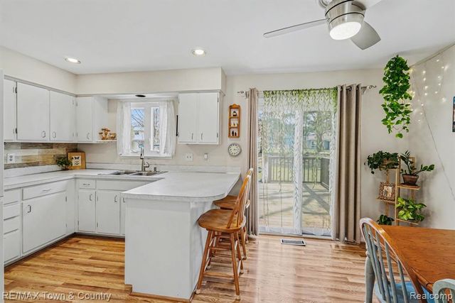 527 Spring Lane, Flushing, MI 48433