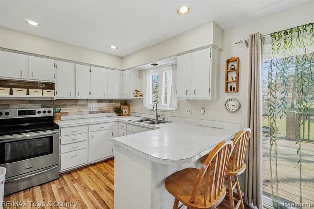 527 Spring Lane, Flushing, MI 48433
