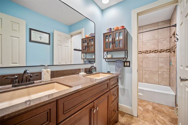 213 34th Court, West Des Moines, IA 50265