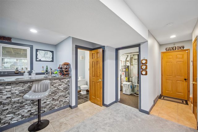 213 34th Court, West Des Moines, IA 50265