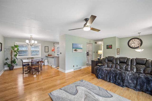 213 34th Court, West Des Moines, IA 50265