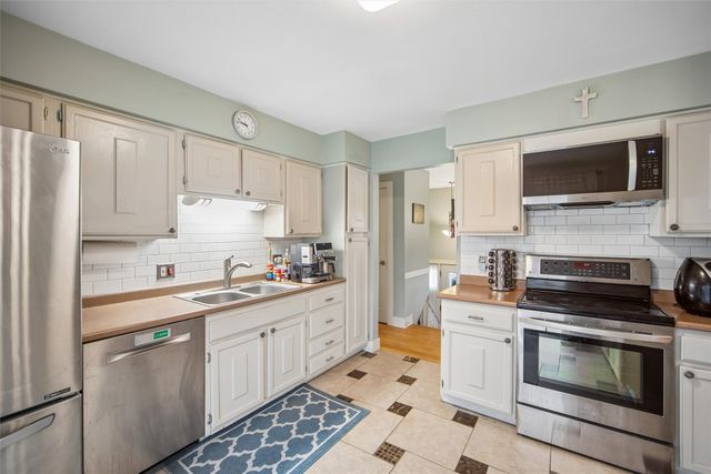 213 34th Court, West Des Moines, IA 50265