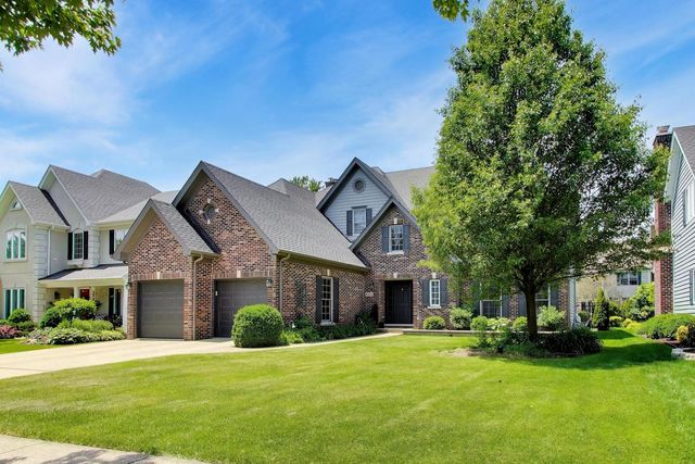 724 Fairfield Court, Westmont, IL 60559