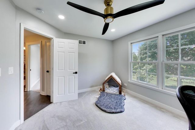 724 Fairfield Court, Westmont, IL 60559