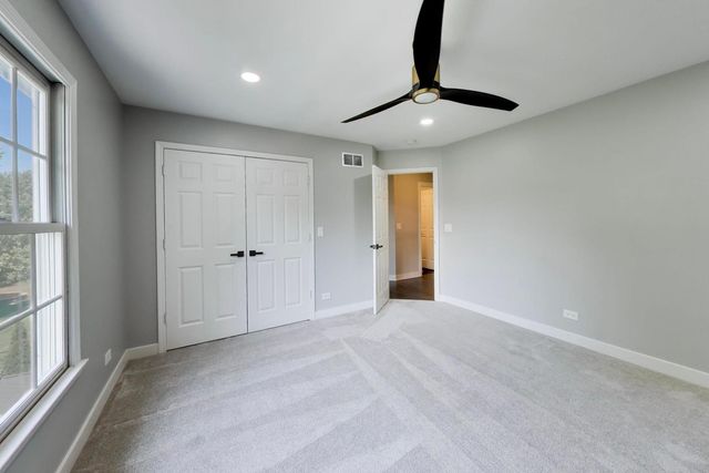 724 Fairfield Court, Westmont, IL 60559