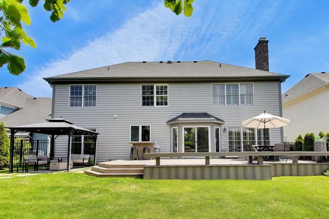 724 Fairfield Court, Westmont, IL 60559