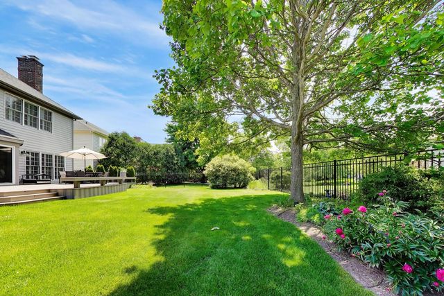 724 Fairfield Court, Westmont, IL 60559