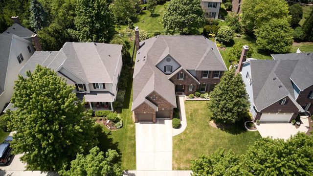 724 Fairfield Court, Westmont, IL 60559