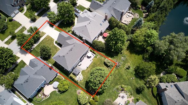 724 Fairfield Court, Westmont, IL 60559