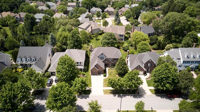 724 Fairfield Court, Westmont, IL 60559