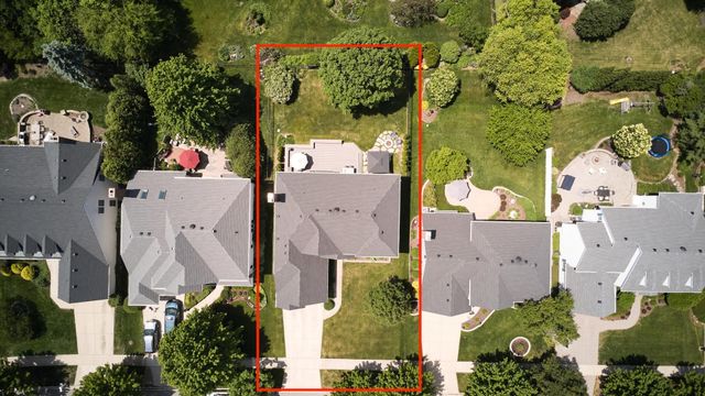 724 Fairfield Court, Westmont, IL 60559