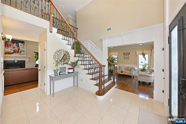 106 Arnot Place, Paramus, NJ 07652