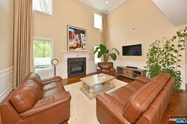 106 Arnot Place, Paramus, NJ 07652