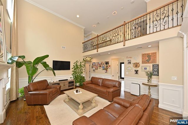 106 Arnot Place, Paramus, NJ 07652