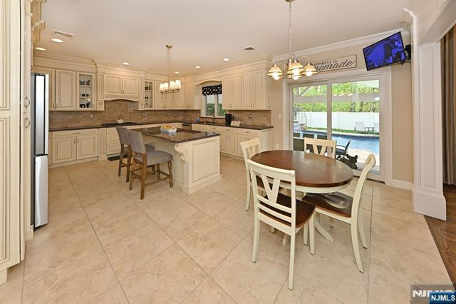 106 Arnot Place, Paramus, NJ 07652