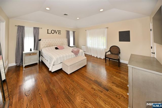 106 Arnot Place, Paramus, NJ 07652