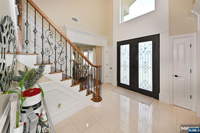 106 Arnot Place, Paramus, NJ 07652