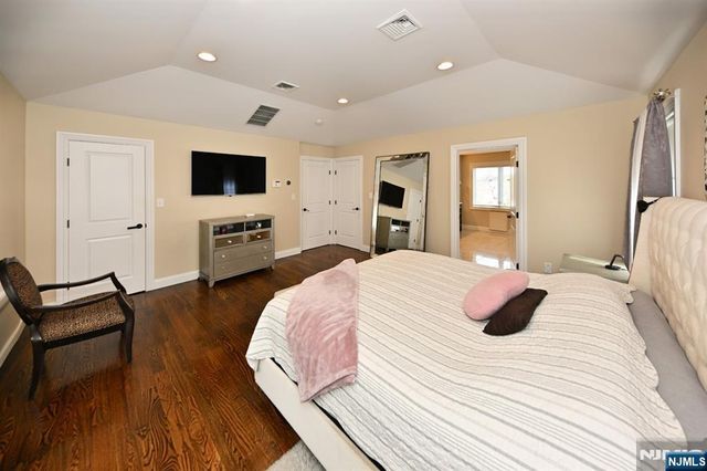 106 Arnot Place, Paramus, NJ 07652