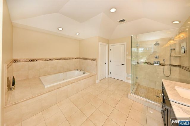 106 Arnot Place, Paramus, NJ 07652