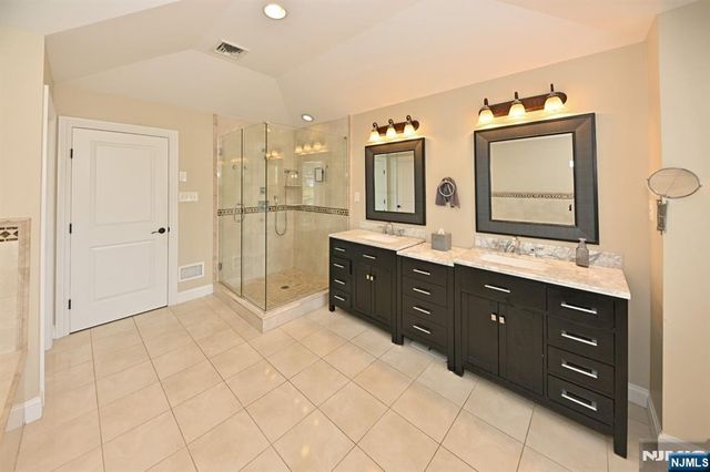106 Arnot Place, Paramus, NJ 07652