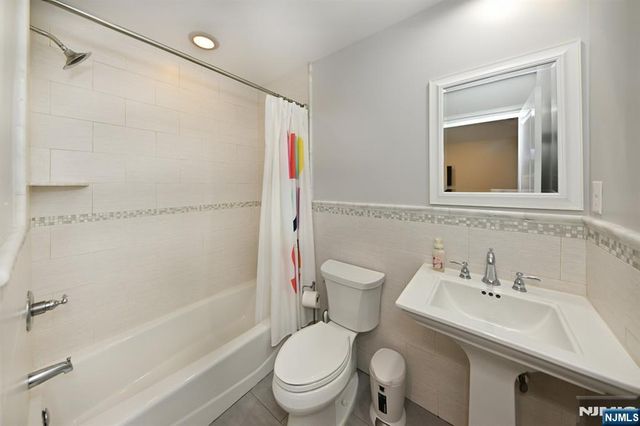 106 Arnot Place, Paramus, NJ 07652