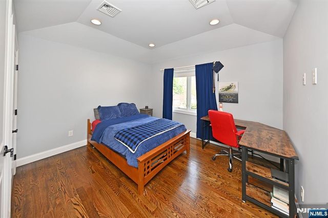 106 Arnot Place, Paramus, NJ 07652