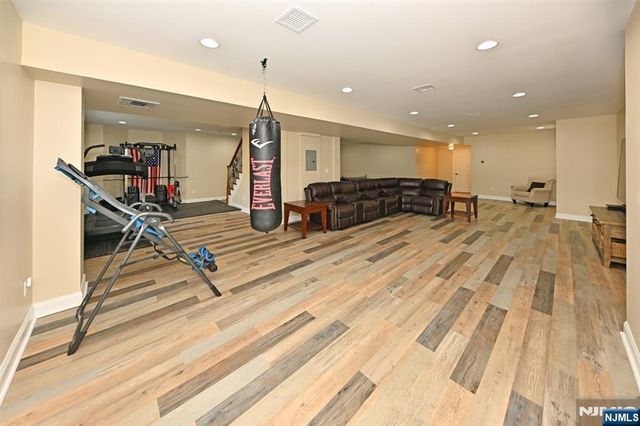 106 Arnot Place, Paramus, NJ 07652