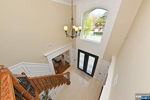 106 Arnot Place, Paramus, NJ 07652