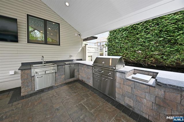 106 Arnot Place, Paramus, NJ 07652