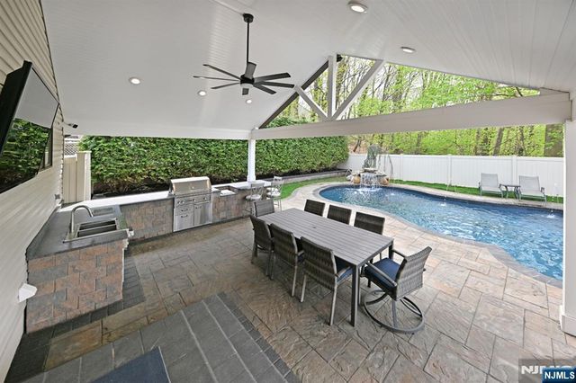 106 Arnot Place, Paramus, NJ 07652