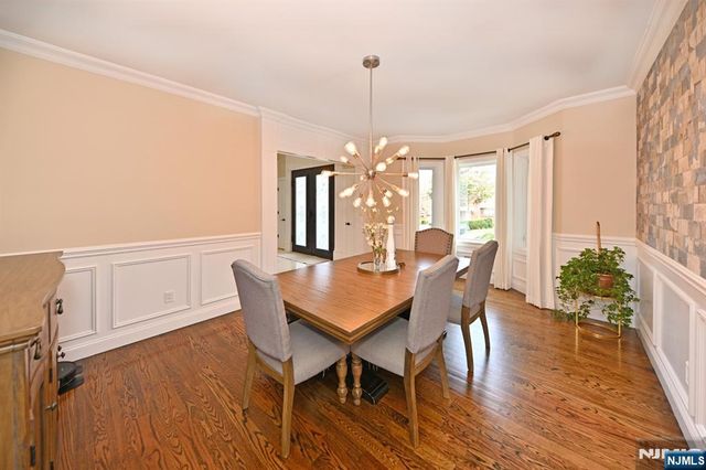 106 Arnot Place, Paramus, NJ 07652