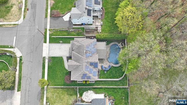 106 Arnot Place, Paramus, NJ 07652