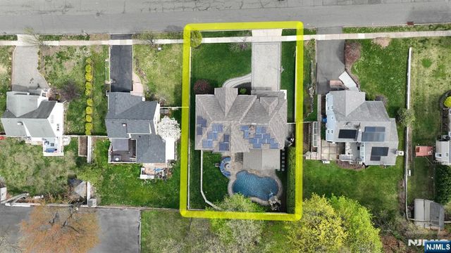 106 Arnot Place, Paramus, NJ 07652