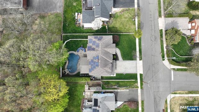 106 Arnot Place, Paramus, NJ 07652
