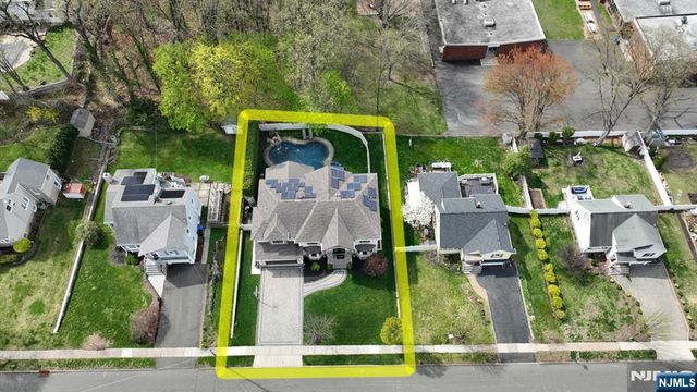 106 Arnot Place, Paramus, NJ 07652