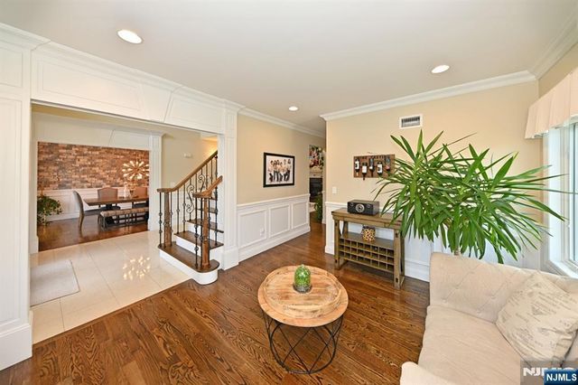106 Arnot Place, Paramus, NJ 07652