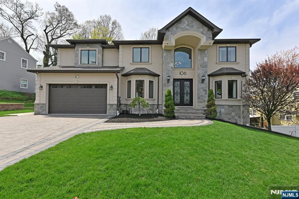 106 Arnot Place, Paramus, NJ 07652