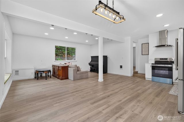 12730 15th Avenue NE, Seattle, WA 98125