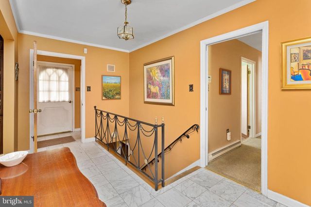 28 WEDGE DR, Hamilton, NJ 08610