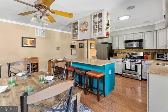 28 WEDGE DR, Hamilton, NJ 08610