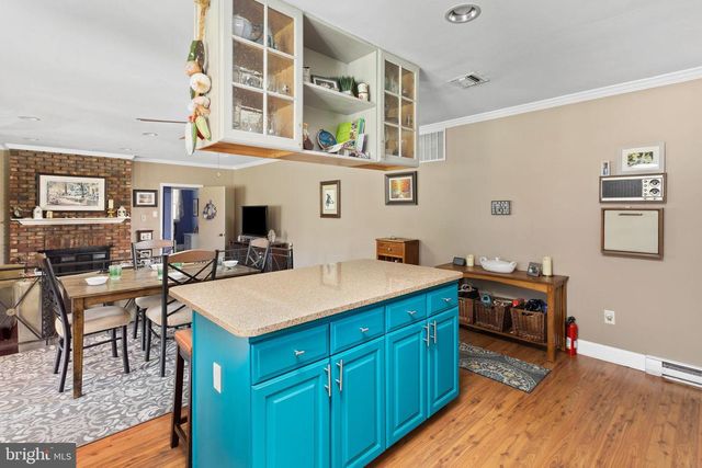 28 WEDGE DR, Hamilton, NJ 08610