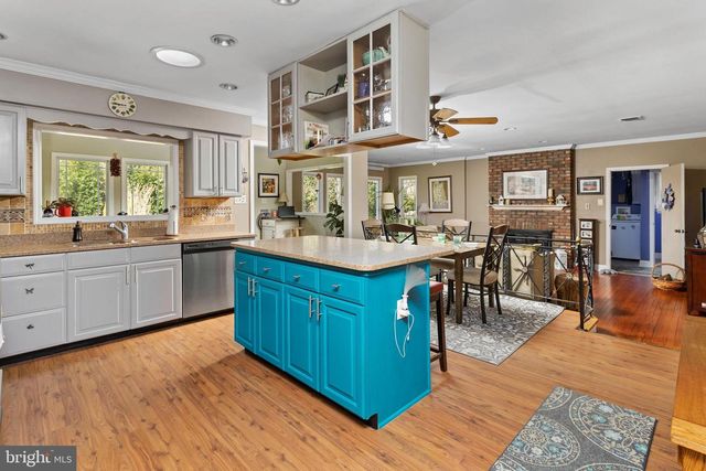 28 WEDGE DR, Hamilton, NJ 08610