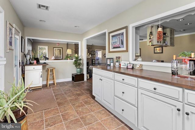 28 WEDGE DR, Hamilton, NJ 08610