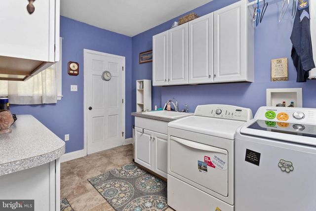 28 WEDGE DR, Hamilton, NJ 08610