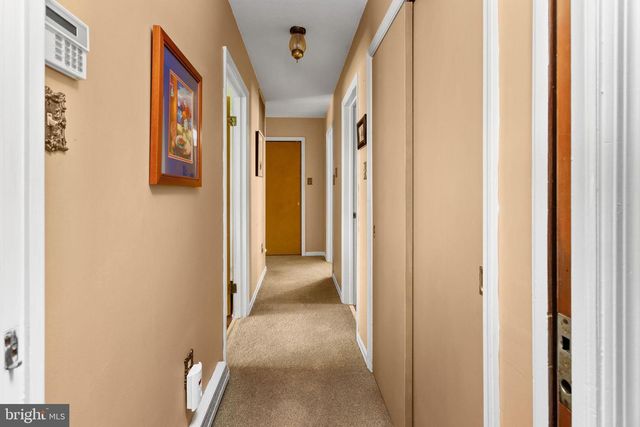 28 WEDGE DR, Hamilton, NJ 08610