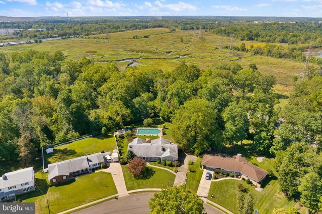 28 WEDGE DR, Hamilton, NJ 08610